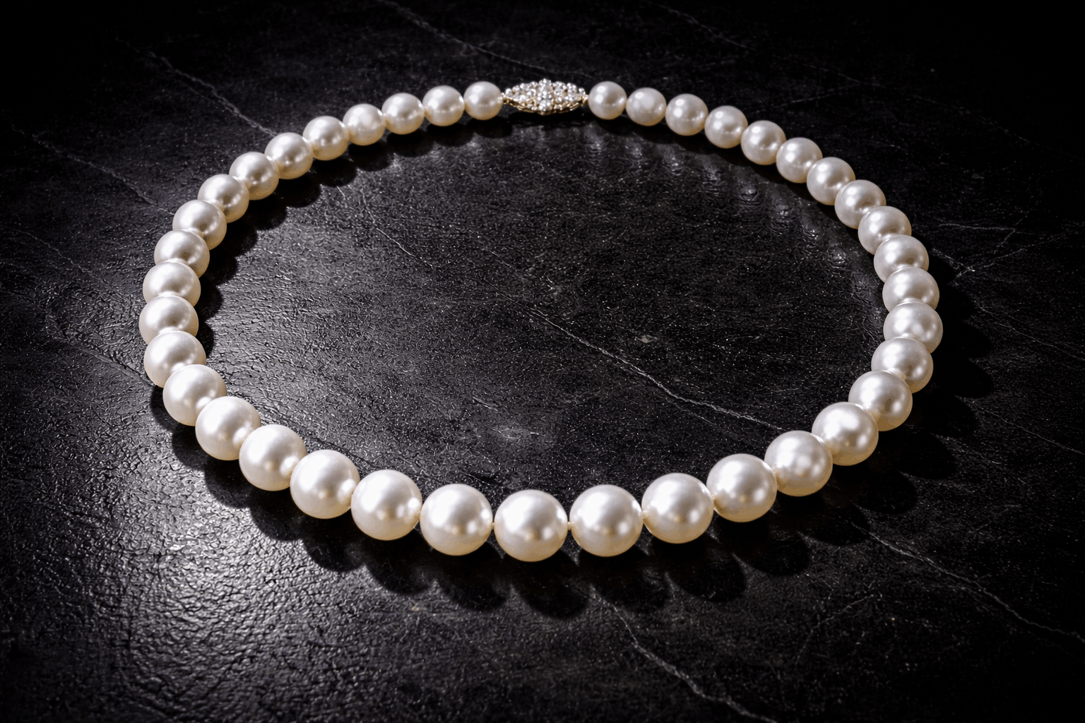 02. Shape Where Akoya Pearls Win Clearly